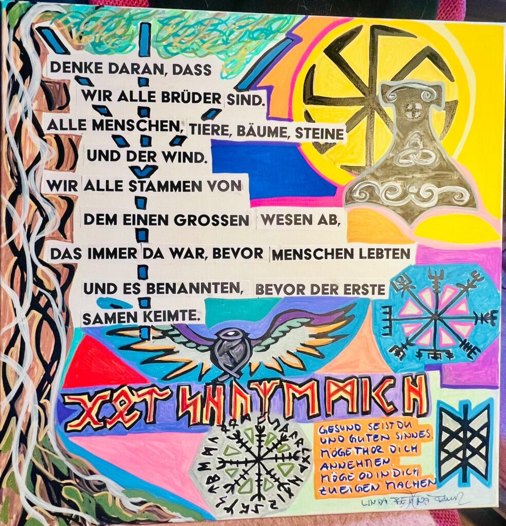 „Farbenfrohes Artwork mit Runen, Mjölnir, Rabe, geometrischen Symbolen und deutschem Text über Verbundenheit aller Wesen.“
